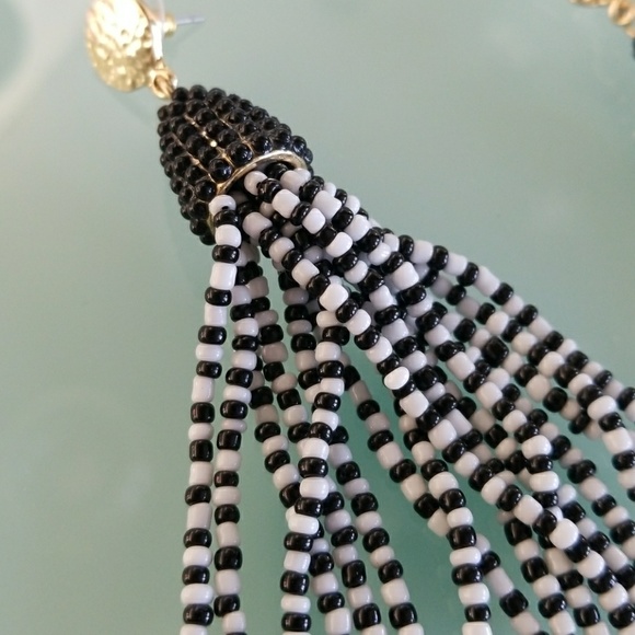 Black & White tassel earrings - Picture 2 of 3